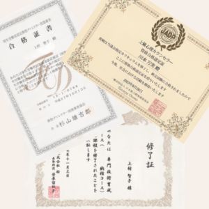 和歌山市で葬儀をサポートする資格証（葬祭ディレクター1級・心理カウンセラー・納棺師）