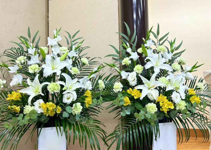 ご親族や会社関係からのお供えのお花です。