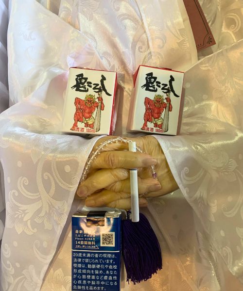 納棺後には故人の大好きだったタバコとお酒もご納棺しました。