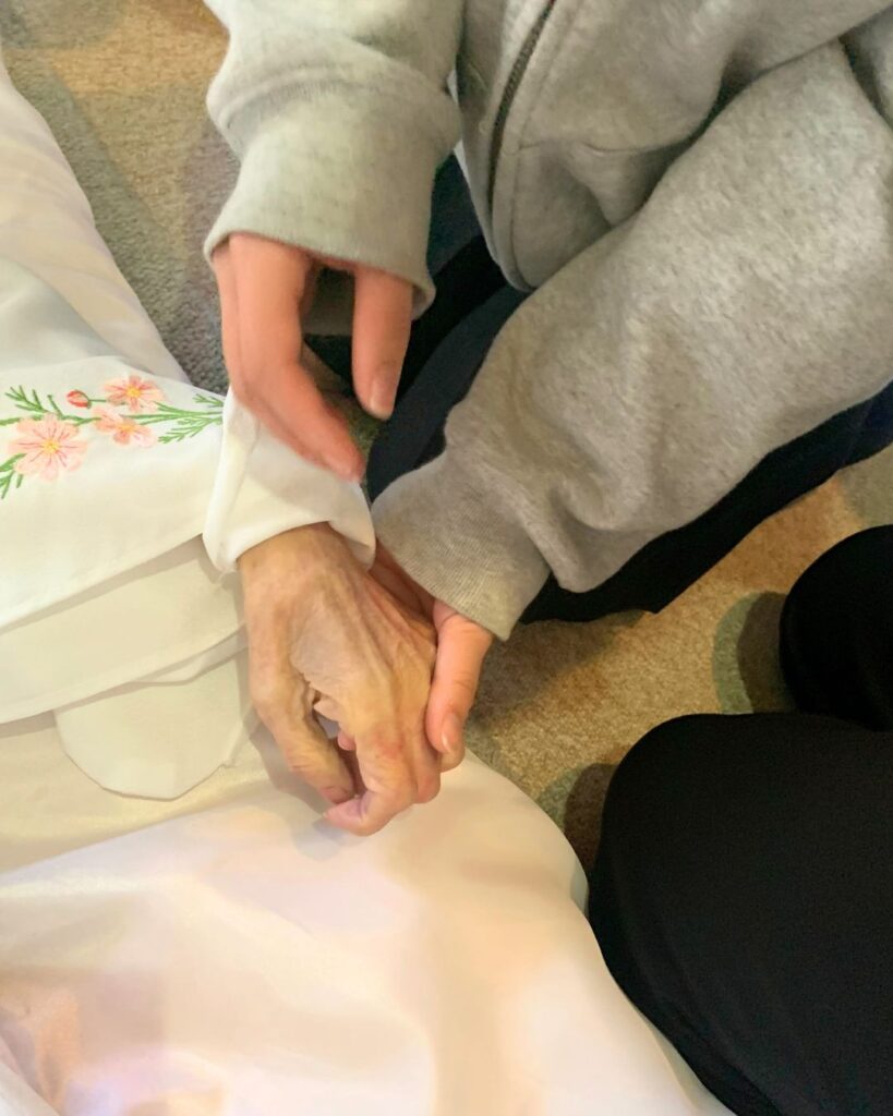 ひ孫さんとの最後の握手